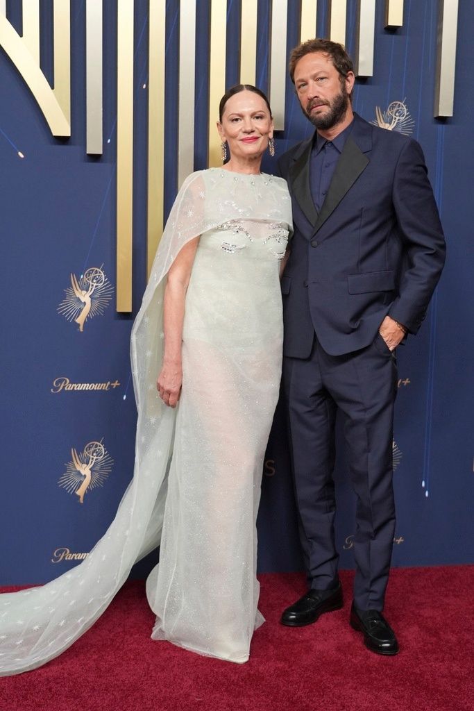 Yelena Yemchuk,Ebon Moss-Bachrach