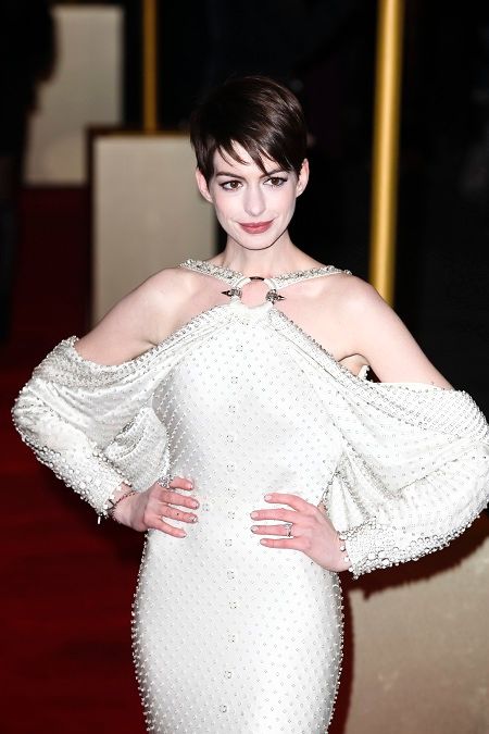 Anne Hathaway: με Givenchy υψηλής ραπτικής στην πρεμιέρα της νέας της ταινίας