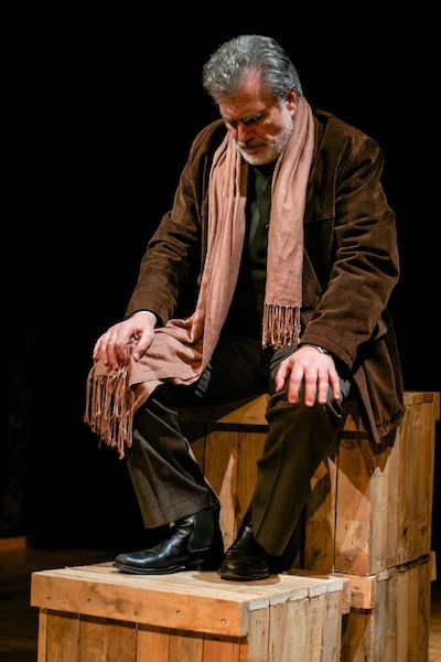 Ένας εχθρός του λαού: Το συγκλονιστικό έργο του Ερρίκου Ίψεν έρχεται πιο επίκαιρο από ποτέ