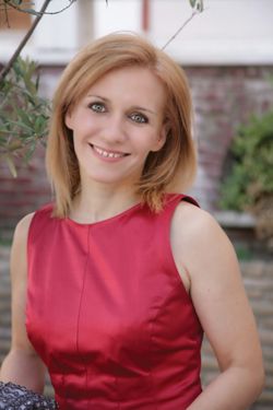 «Η Κυνηγός»: Μπορεί μια γυναίκα να μεταμορφωθεί από θύμα σε θύτης και να κυριεύσει στο ερωτικό παιχνίδι;