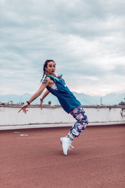 Βρήκαμε ποιοι κρύβονται πίσω από τους viral χορούς του Tik- Tok