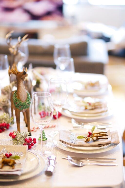 6 awkward καταστάσεις που θα γλυτώσεις από το γιορτινό τραπέζι λόγω Covid-19