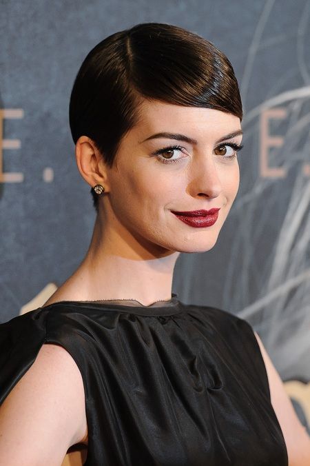 Anne Hathaway: με «οικολογικές» μπότες στην πρεμιέρα του «Les Miserables»