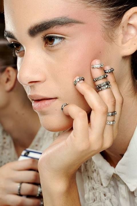 New hot trend: Τα nail rings στο Chanel Haute Couture Show!