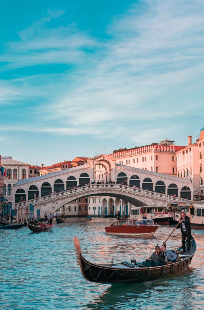 1728756139571-150028052-venetia.jpg