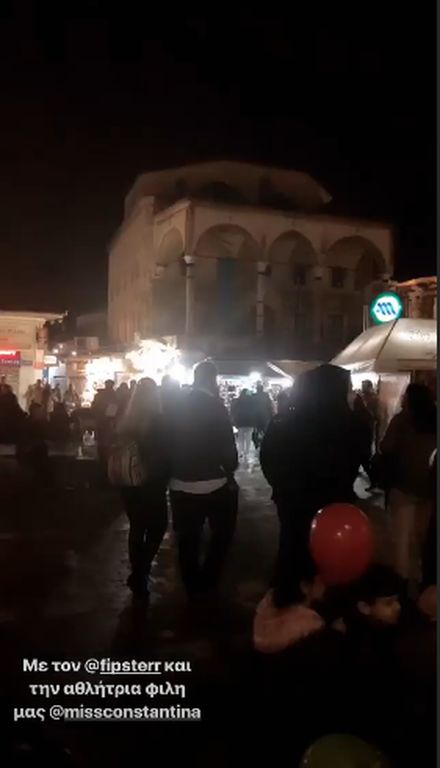 Η Αθηνά Οικονομάκου στο κέντρο της Αθήνας παρέα με τον babyMaximo