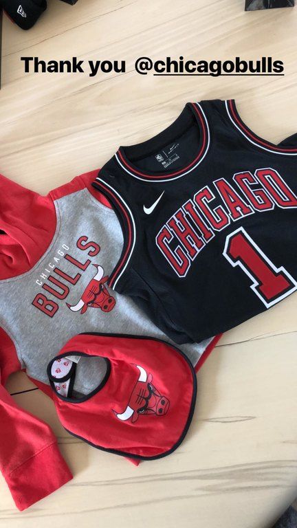 Γεννημένη για μπάσκετ! Η Chicago West πήρε τα πρώτα της δώρα από τους Chicago Bulls