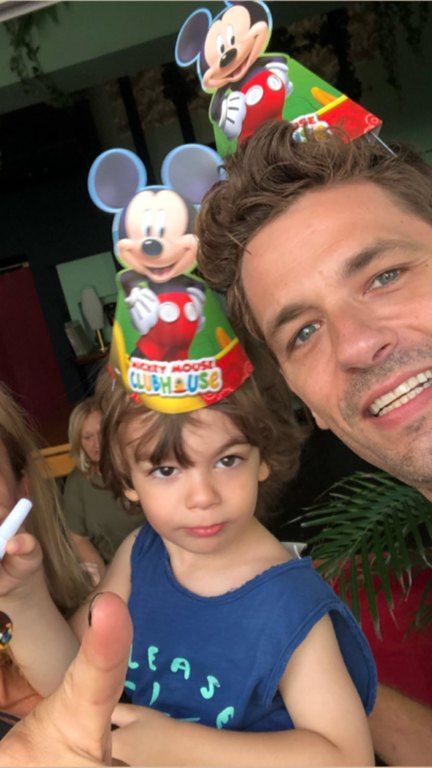 It’s party time: Τα δίδυμα Ρέβη –Τότσικα είχαν γενέθλια και αυτή είναι η πιο όμορφη φωτογραφία τους