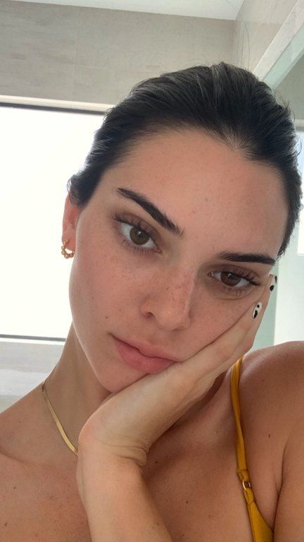 Η Kendall Jenner έχει το πιο ωραίο σώμα για μπικίνι και το απέδειξε με αυτή τη selfie