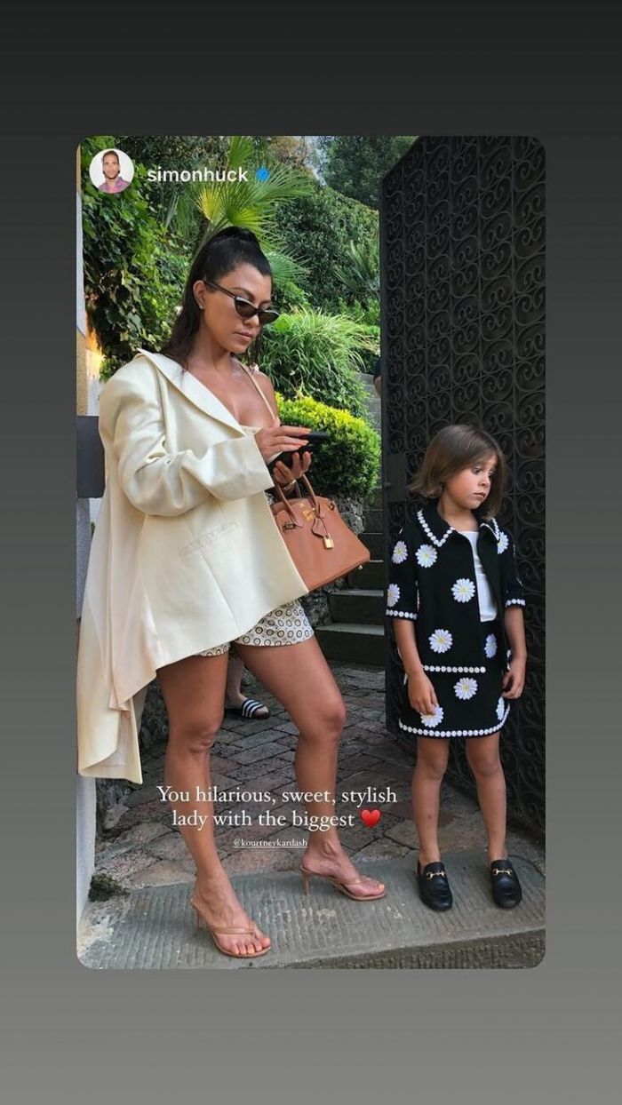 Ο Travis Barker βγαίνει με την Kourtney εδώ και περίπου έναν χρόνο