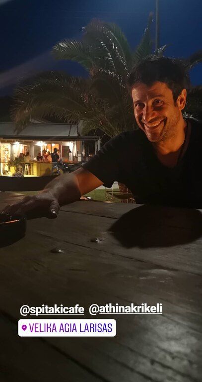 Λίγες ώρες αργότερα, κι αφού τα πρώτα αποτελέσματα των εκλογών έγιναν γνωστά, ο Γεωργούλης μόνο χαμογελούσε. 