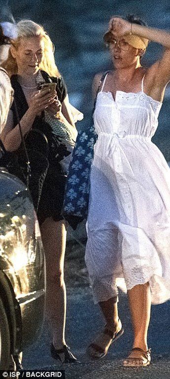 Η Scarlett Johansson κάνει διακοπές στην Ελλάδα και είναι πιο sexy από ποτέ 