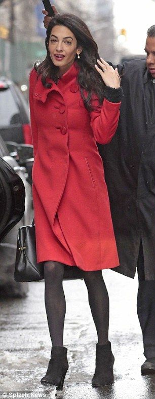 Amal Alamuddin: Η τεράστια συλλογή της από πανάκριβα παλτό που θα σε κάνει να τη ζηλέψεις!