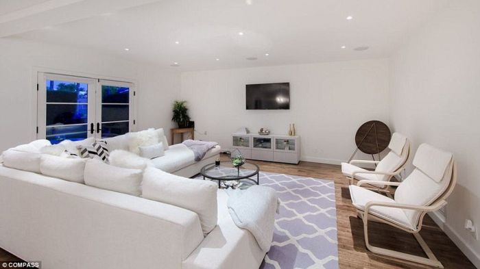 Δεν φαντάζεσαι πόσα χρήματα έβγαλε η Rihanna από την πώληση του σπιτιού της