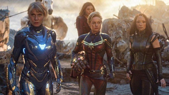 Η Brie Larson έπαιξε την Carol Danvers στο Endgame πριν παιχτεί η ταινία Captain Marvel. Υ.Γ. Μάλλον δε φαντάζονταν πόσο καλά θα πήγαινε, γι’ αυτό και δεν την αξιοποίησαν στο μέγιστο.
