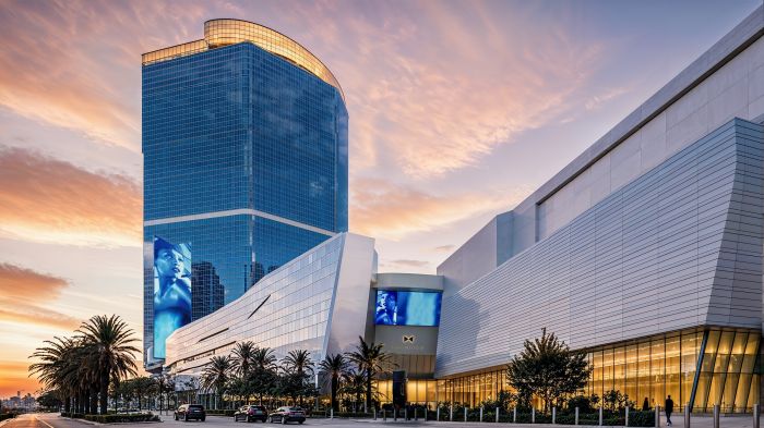 Fontainebleau-Las-Vegas_SW-Entrance.jpg