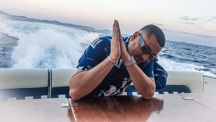 Mad Clip: Το νέο music video του θα σε κάνει να θες και εσύ... «Kotera»