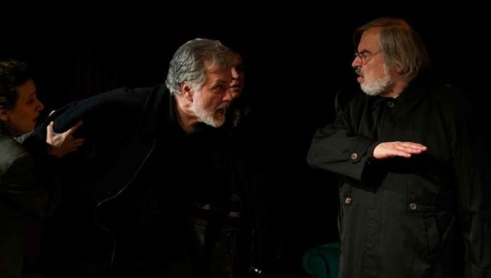 Ένας εχθρός του λαού: Το συγκλονιστικό έργο του Ερρίκου Ίψεν έρχεται πιο επίκαιρο από ποτέ