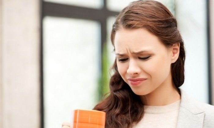 Μεταλλική γεύση στο στόμα: Οι 8 πιθανές αιτίες