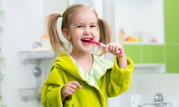 Φθορίωση δοντιών: Τι είναι και πώς γίνεται