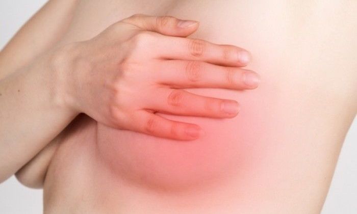 Έδειξε το στήθος της στο Facebook για καλό σκοπό (φωτογραφία)