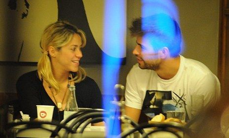 H πρώτη φωτογραφία της Shakira με φουσκωμένη κοιλίτσα