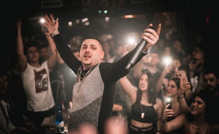 «Presidente»: Ο Mad Clip γίνεται... «πρόεδρος» και ανεβαίνει ξανά στο Νο1 των YouTube Trends