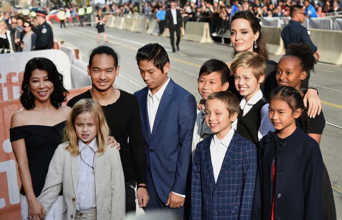 Vivienne Jolie-Pitt,Knox Jolie-Pitt,Sareum Srey Moch,Loung Ung,Maddox Jolie-Pitt,Pax Jolie-Pitt,Kimhak Mun,Shiloh Jolie-Pitt,Zahara Jolie-Pitt,Angelina Jolie