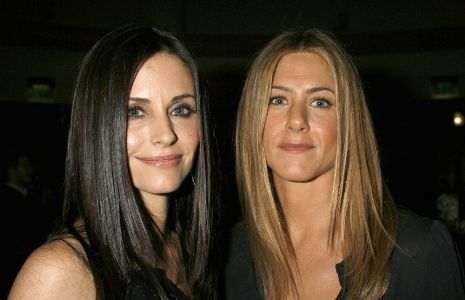 Jennifer Aniston-Courteney Cox: Γιατί δεν λένε ούτε καλημέρα οι δύο διάσημες (πρώην) φίλες;