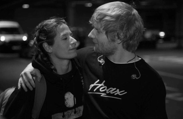 Ο τραγουδιστής με την γυναίκα του, Cherry Seaborn βγαίνουν από το 2015