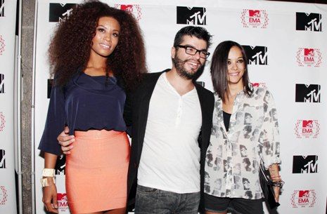 Άφησαν τις παραλίες και το γύρισαν στα μπουζούκια