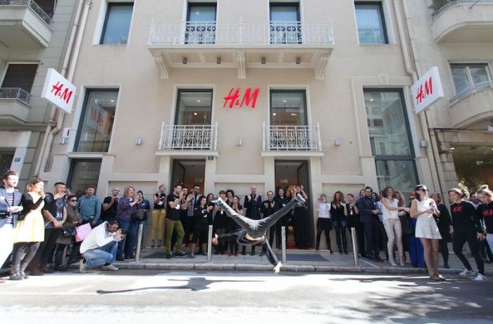 H&M: Μόδα, μουσική και χορός στο Κολωνάκι