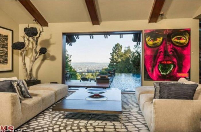 Το πάνε για συγκατοίκηση: Ο Calvin Harris πουλά την υπερπολυτελέστατη βίλα του