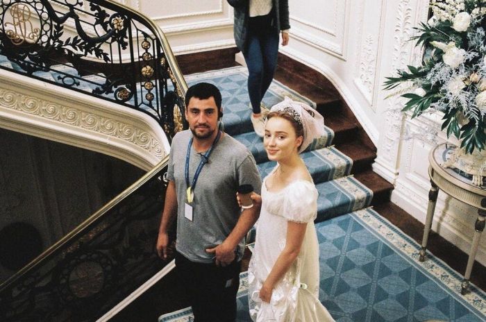 Πρώην της Ariana Grande είναι ζευγάρι με πρωταγωνίστρια του «Bridgerton» (pics+vid)