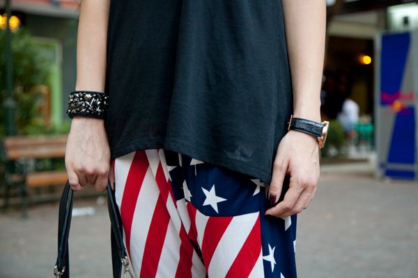 Ένα κορίτσι που απογείωσε το American flag print