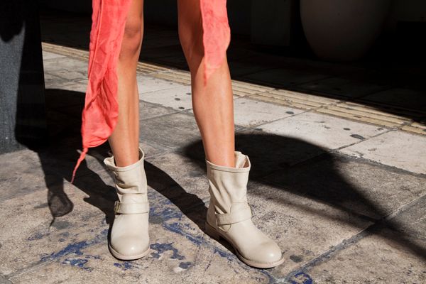 Ένα λιτό streetstyle με ενδιαφέρουσες παρεμβάσεις