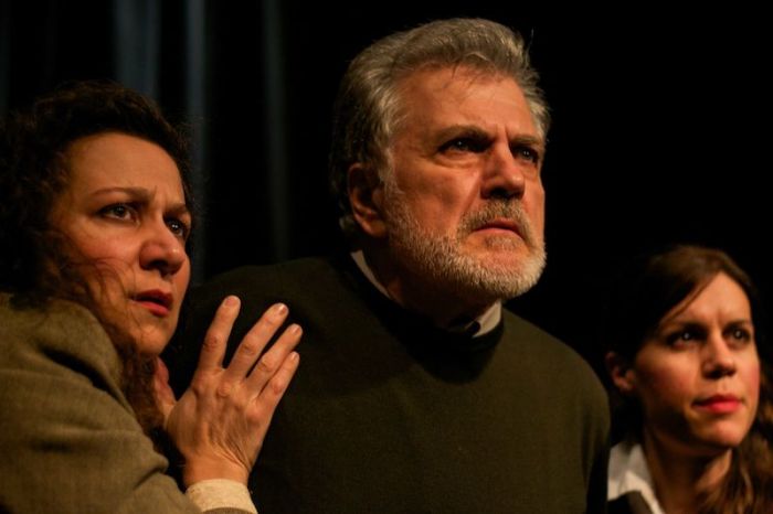 Ένας εχθρός του λαού: Το συγκλονιστικό έργο του Ερρίκου Ίψεν έρχεται πιο επίκαιρο από ποτέ