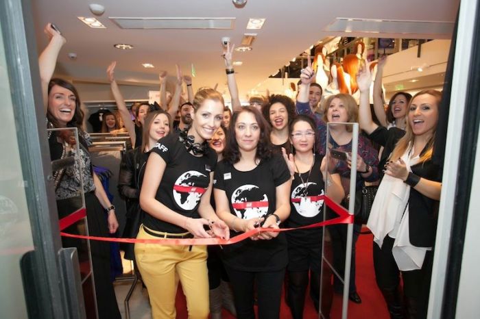 H&M: Μόδα, μουσική και χορός στο Κολωνάκι