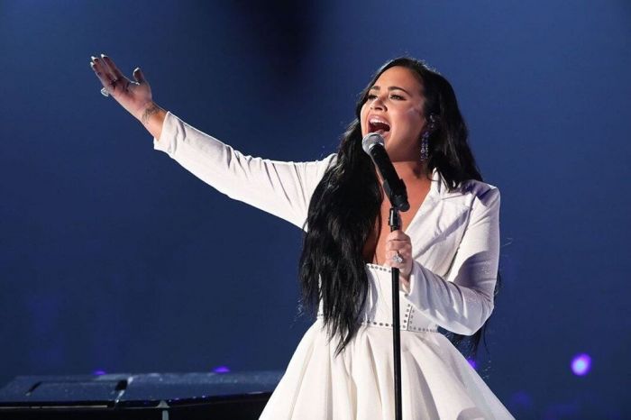 H Demi Lovato «ξεσπά» και ζητά επειγόντως βοήθεια από κάποιον στο νέο της single