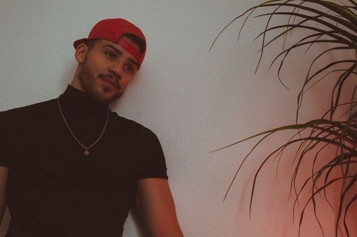 Το 2018 ο Sandro Nicolas  διαγωνίστηκε στο The Voice της Γερμανίας φτάνοντας έως και τον ημιτελικό του διαγωνισμού.