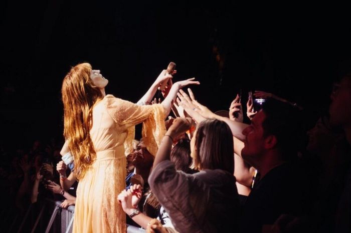 Το νέο single των Florence+The Machine γράφτηκε πριν χρόνια και είναι το απόλυτο «καραντινάτο» track