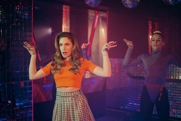 Η κόρη της Εβελίνας Παπούλια κυκλοφόρησε το music video του νέο της single και ναι, είναι φωνάρα