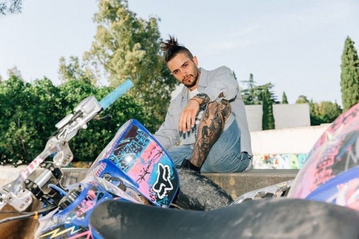 iLLEOo: Ο αγαπημένος σου τραπερ είναι «So Fresh» και πρώτα φορά μιλά για τα παιδικά του χρόνια 