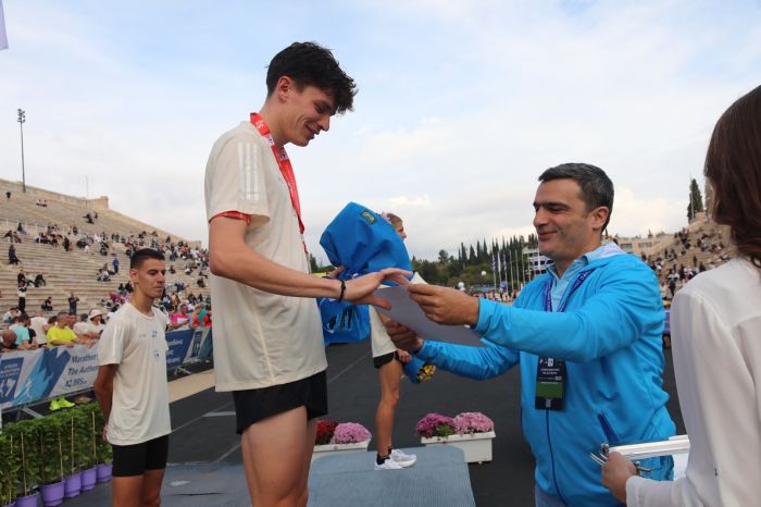 [381878] 42ος ΜΑΡΑΘΩΝΙΟΣ ΑΘΗΝΑΣ 2025 / ΑΠΟΝΟΜΕΣ (ΓΙΑΝΝΗΣ ΠΑΝΑΓΟΠΟΥΛΟΣ / EUROKINISSI)