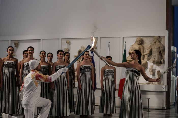 Ο ΠτΔ ΚΩΝΣΤΑΝΤΙΝΟΣ ΤΑΣΟΥΛΑΣ ΣΤΗΝ ΤΕΛΕΤΗ ΑΦΗΣ ΤΗΣ ΟΛΥΜΠΙΑΚΗΣ ΦΛΟΓΑΣ ΓΙΑ ΤΟΥΣ ΧΕΙΜΕΡΙΝΟΥΣ ΟΛΥΜΠΙΑΚΟΥΣ ΑΓΩΝΕΣ «MILANO CORTINA 2026» <br><br> Γ.Τ. ΠτΔ ΜΑΝΩΛΟΠΟΥΛΟΣ ΘΟΔΩΡΗΣ