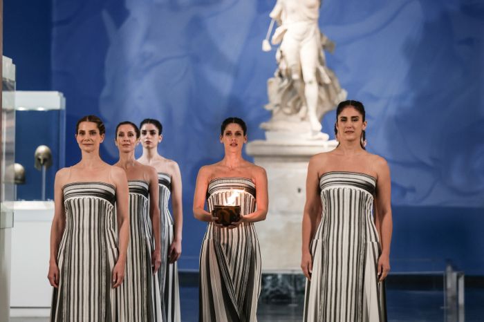 Ο ΠτΔ ΚΩΝΣΤΑΝΤΙΝΟΣ ΤΑΣΟΥΛΑΣ ΣΤΗΝ ΤΕΛΕΤΗ ΑΦΗΣ ΤΗΣ ΟΛΥΜΠΙΑΚΗΣ ΦΛΟΓΑΣ ΓΙΑ ΤΟΥΣ ΧΕΙΜΕΡΙΝΟΥΣ ΟΛΥΜΠΙΑΚΟΥΣ ΑΓΩΝΕΣ «MILANO CORTINA 2026» <br><br> Γ.Τ. ΠτΔ ΜΑΝΩΛΟΠΟΥΛΟΣ ΘΟΔΩΡΗΣ