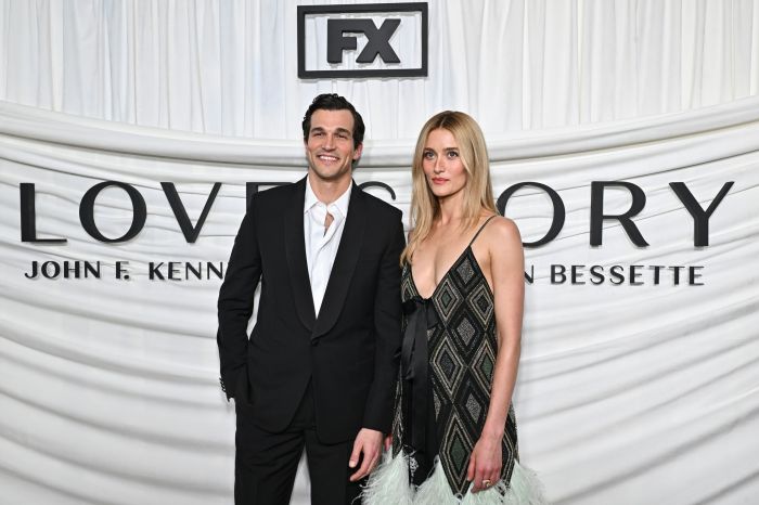 Paul Anthony Kelly,Sarah Pidgeon