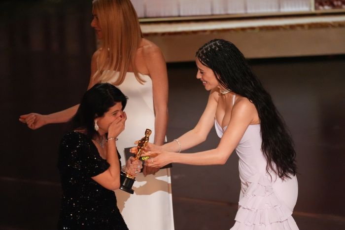 Cassandra Kulukundis,Chase Infiniti