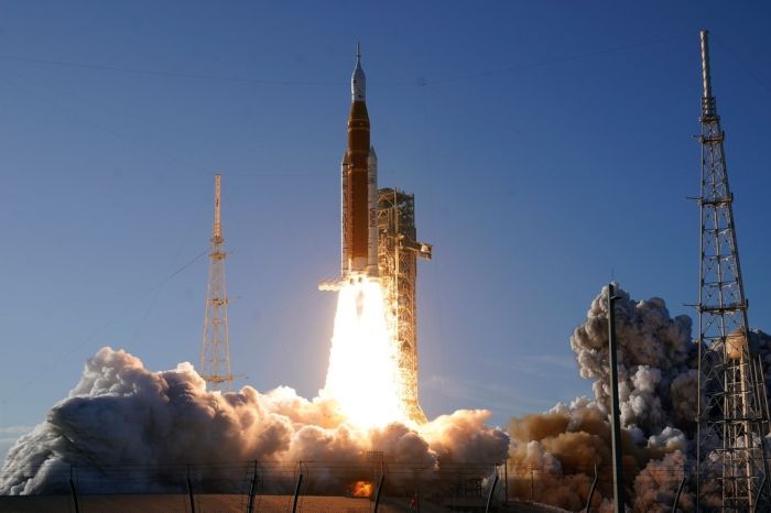 NASA Artemis Moonshot