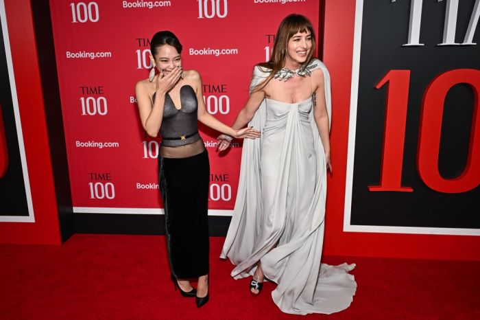 JENNIE,Dakota Johnson